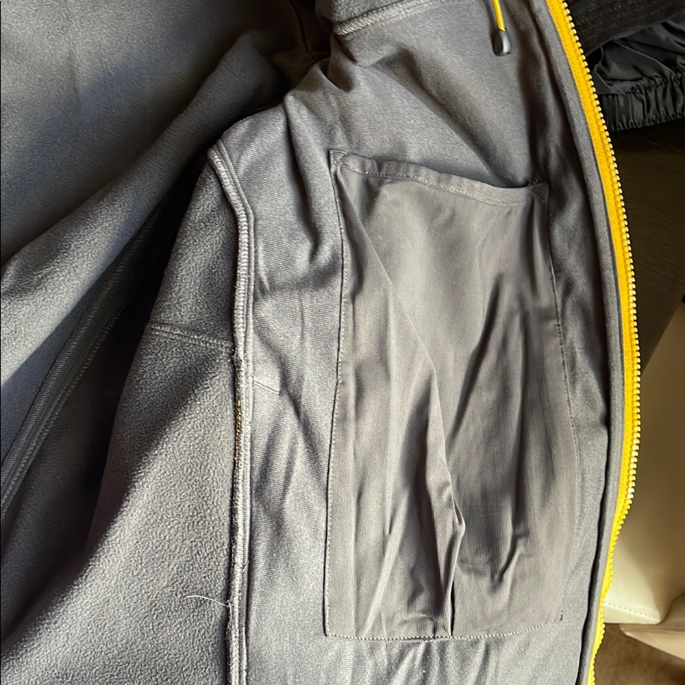Mountain Hardwear Black Jacket - Picture 8 of 11